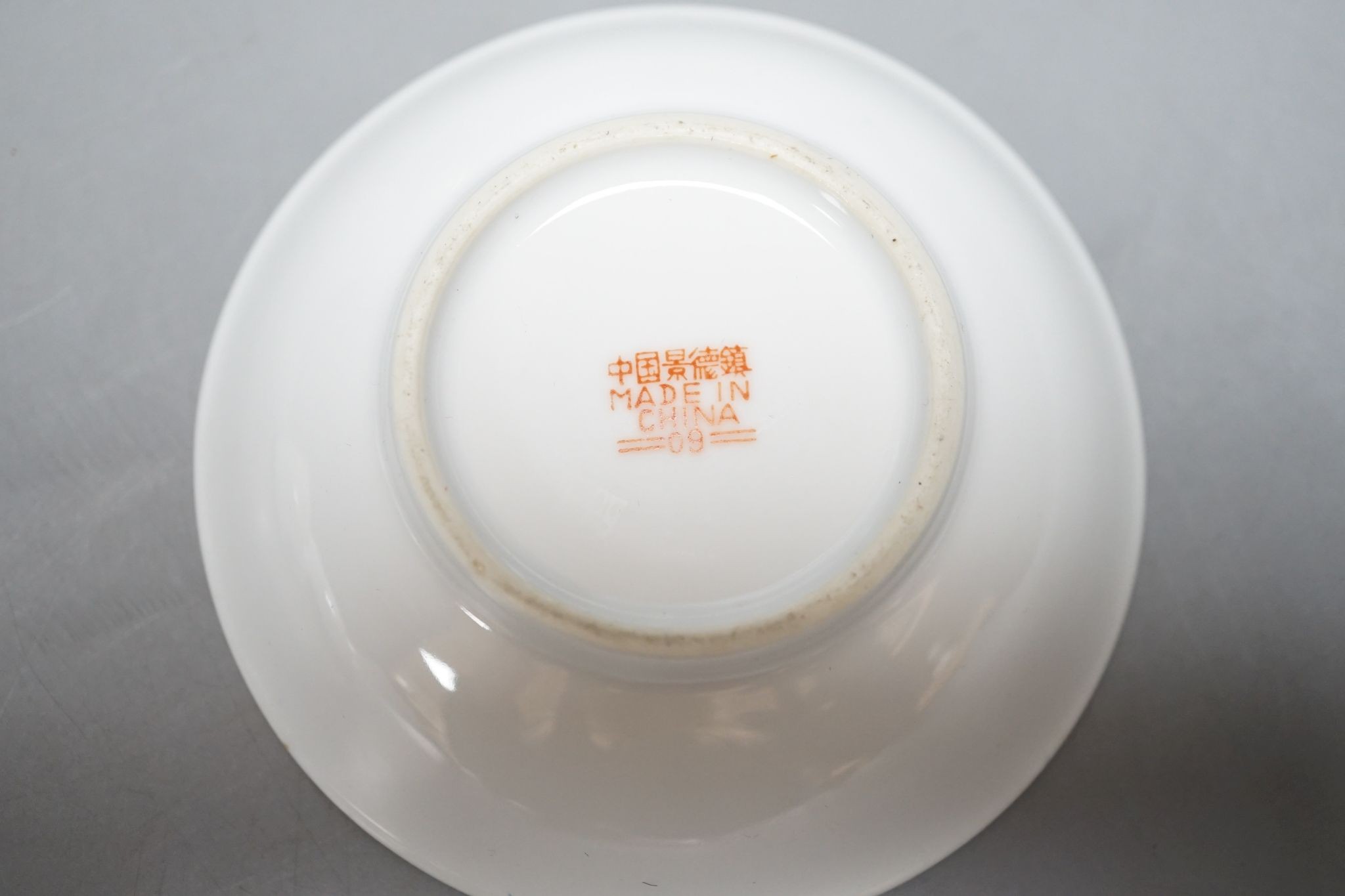 A group of Chinese porcelain, including a double-gourd vase, 22cm